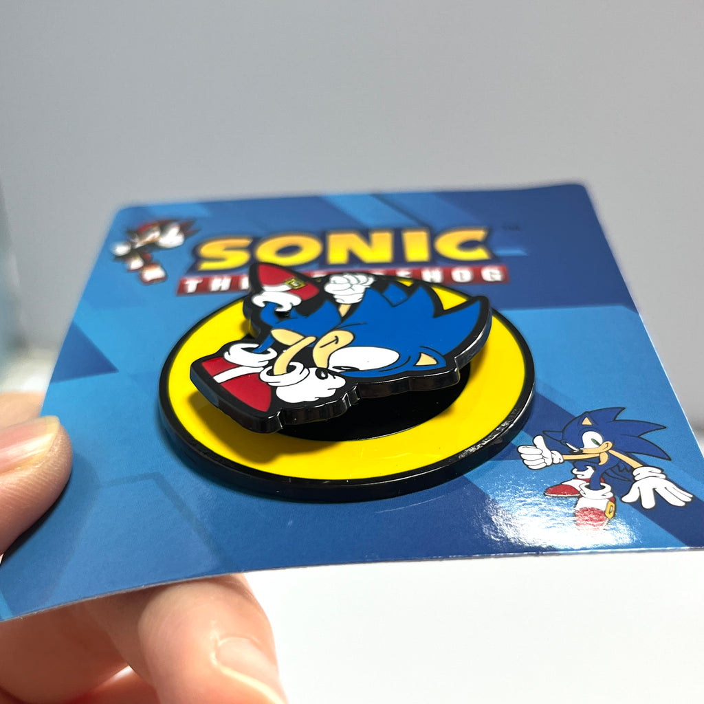 Sonic the Hedgehog Spinning Enamel Pin – 360° Rotatable Running Sonic Collectible Badge