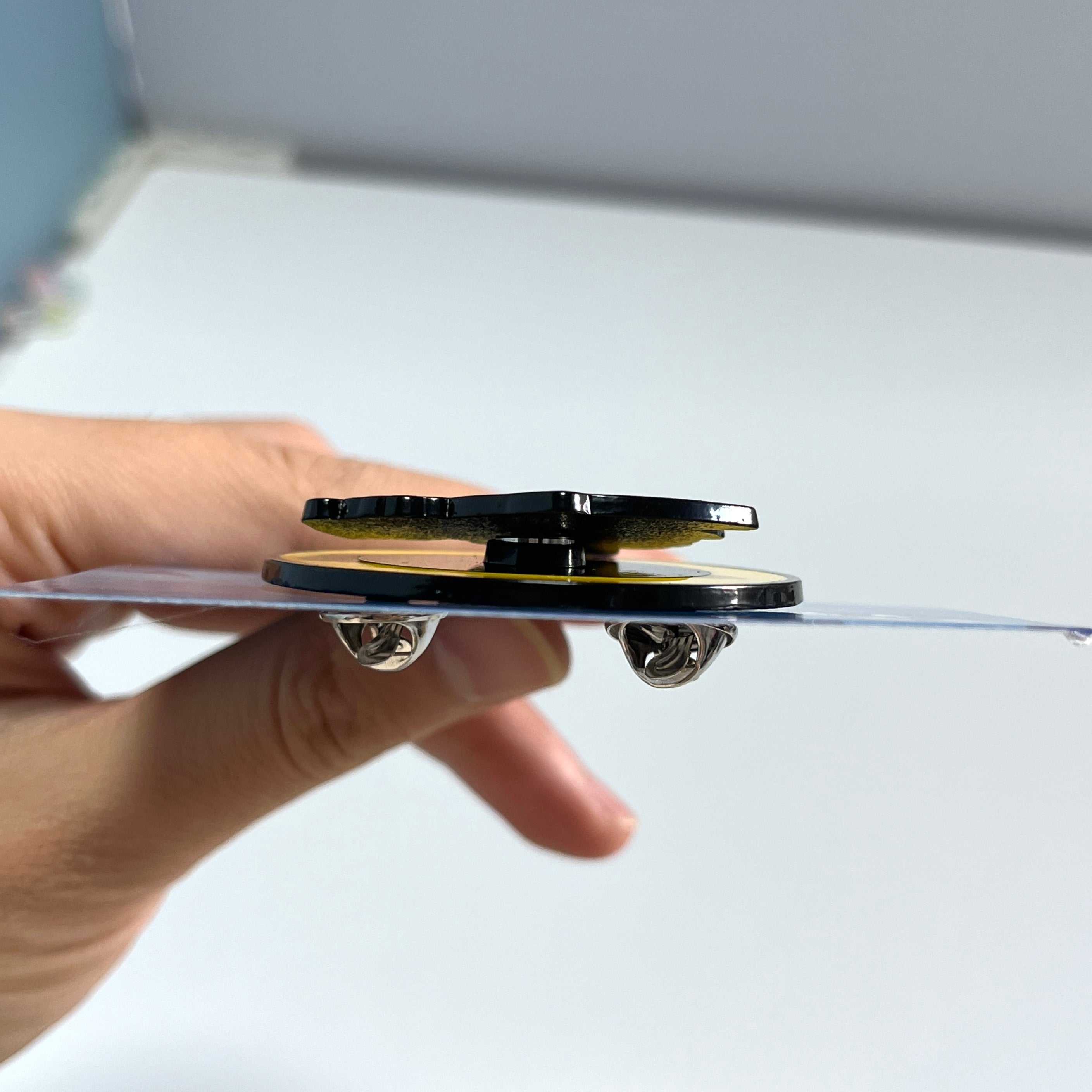 Sonic the Hedgehog Spinning Enamel Pin – 360° Rotatable Running Sonic Collectible Badge