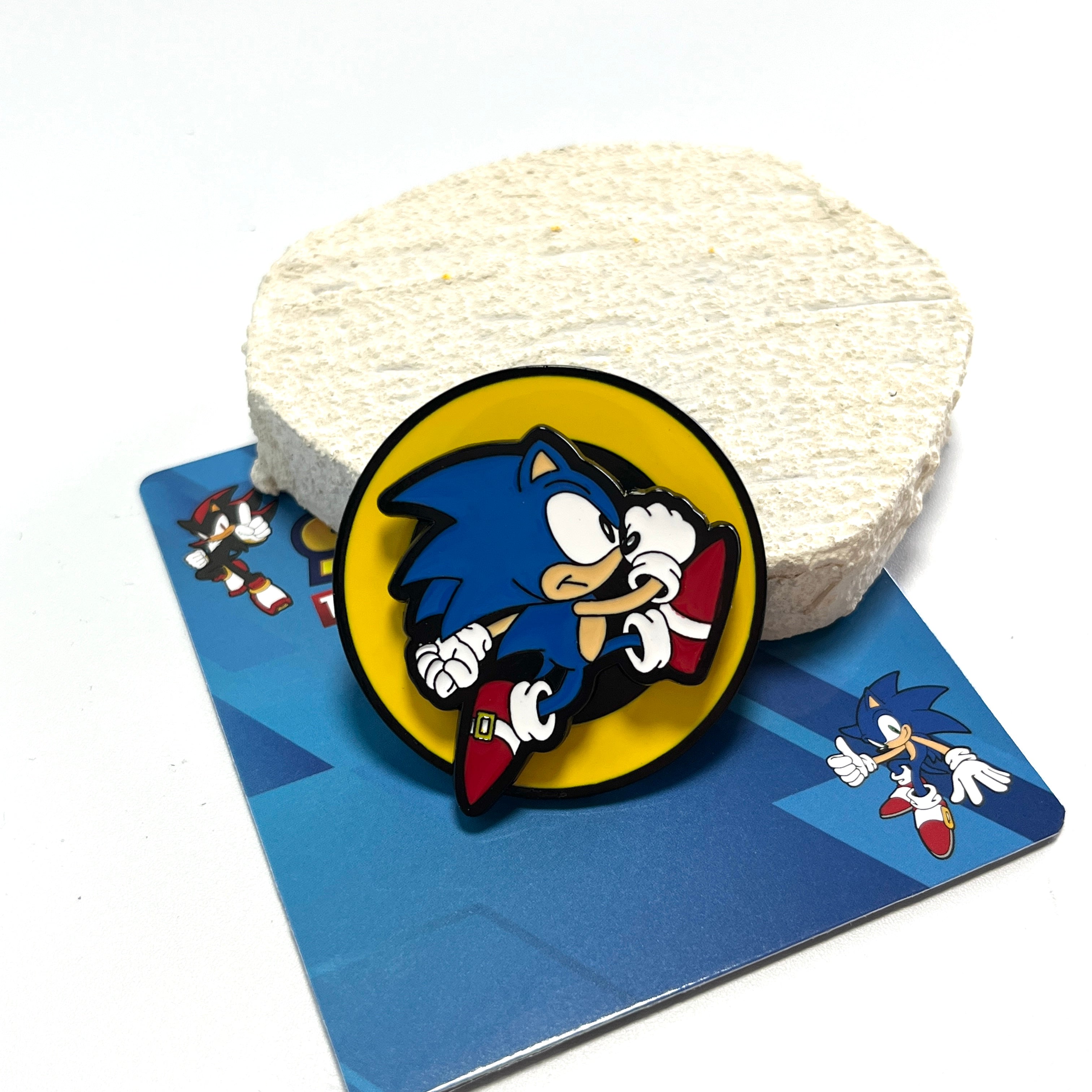 Sonic the Hedgehog Spinning Enamel Pin – 360° Rotatable Running Sonic Collectible Badge