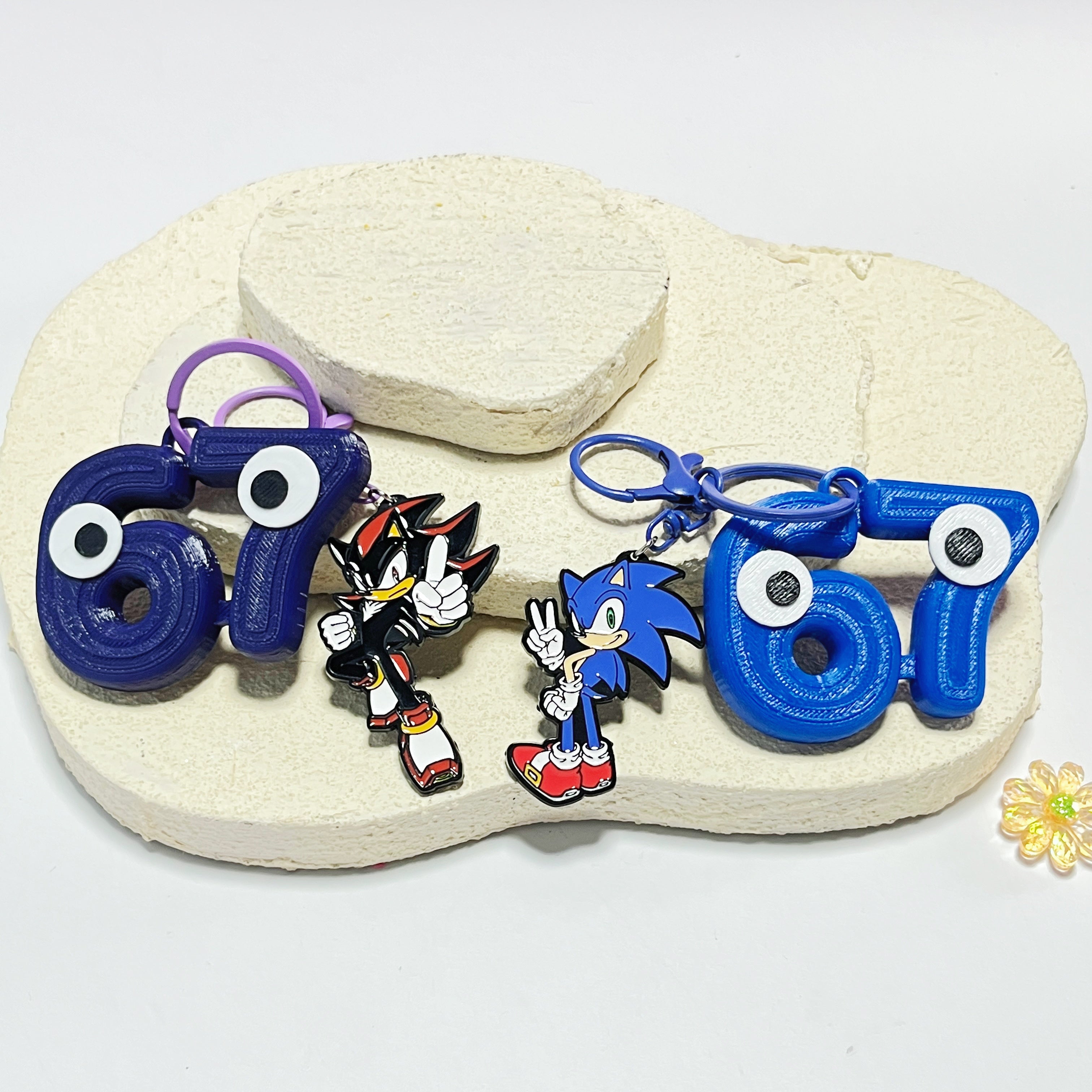 Sonic the Hedgehog "67" Eyes Keychain – 3D Printed Character Keyring