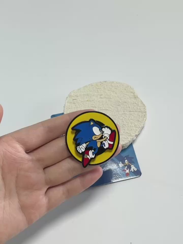 Sonic the Hedgehog Spinning Enamel Pin – 360° Rotatable Running Sonic Collectible Badge